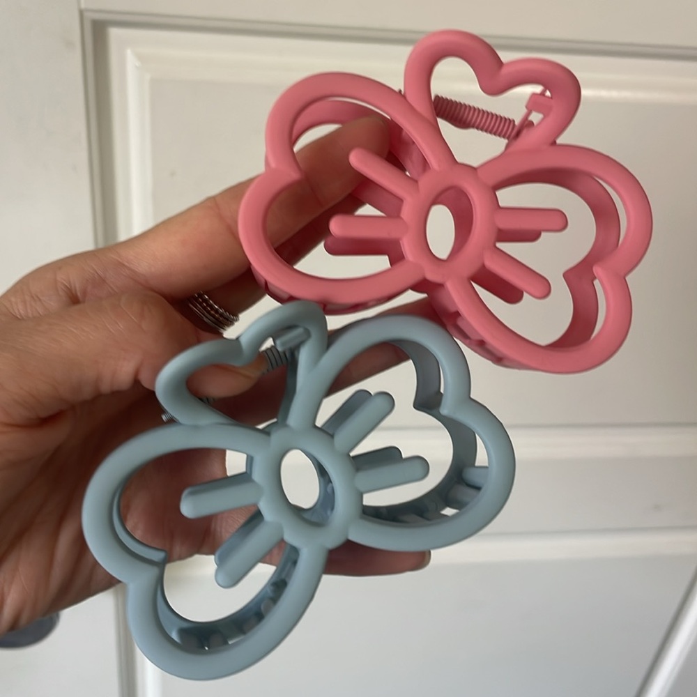 Medium Size Bow Heart Hair Claw Clip